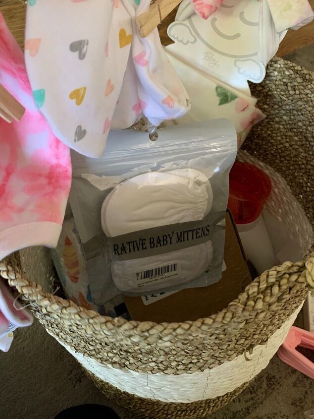 cesta de regalo para el beb, Paso 4 Colocar el tendedero