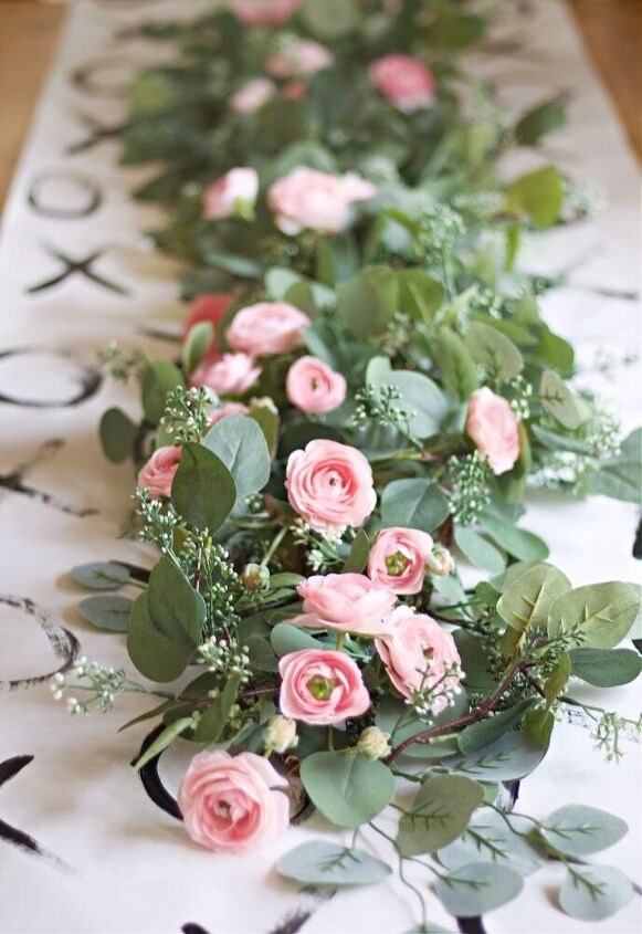 decoracin de mesa romntica con rannculos rosas y blancos
