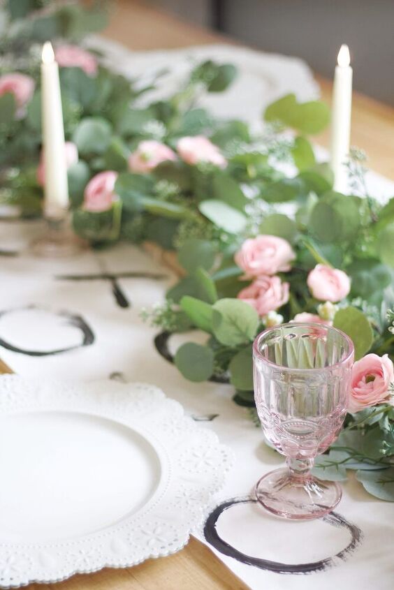 decorao de mesa romntica com rannculo rosas e brancos