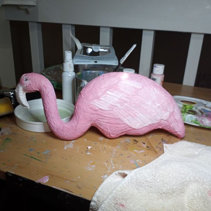 guirlanda de flamingos com produtos da rvore do dlar, Quase terminado