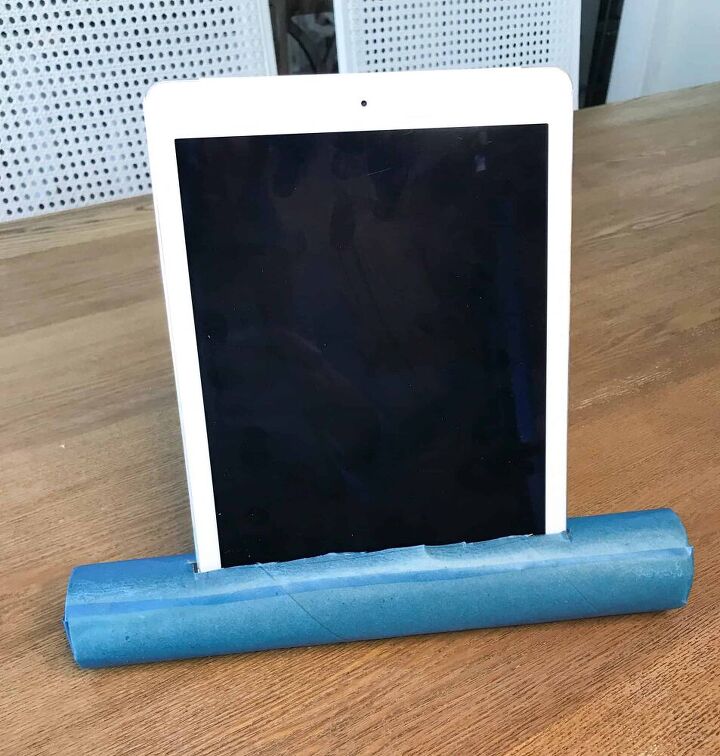 suporte para tablet diy com tubo de papel higinico