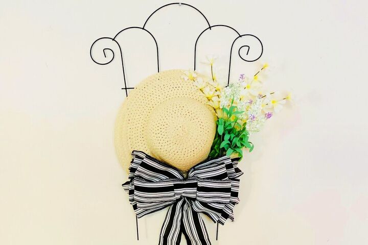 flower and sun hat wall decoration