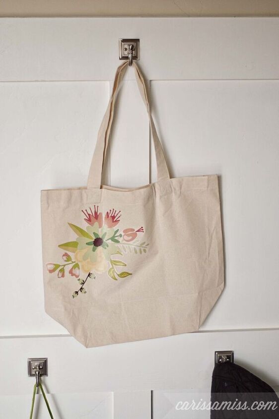s 25 mother s day gift ideas that ll make your mom feel special, A cute spring themed tote bag