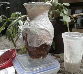 maneira super fcil de transformar um vaso de vidro em cermica vintage, Aplica o de papel de seda