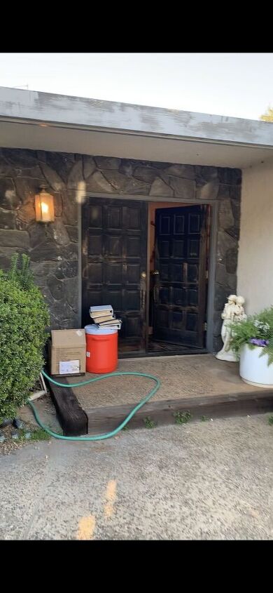 q how to lighten retro house with dark entry