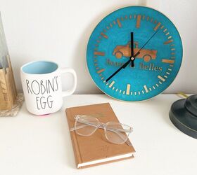 s 20 beautiful decor ideas for your end tables nightstands, A bright epoxy clock