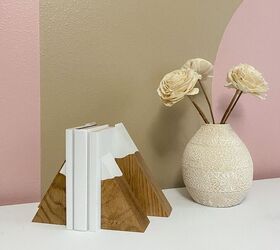 s 20 beautiful decor ideas for your end tables nightstands, These snow capped mountain bookends