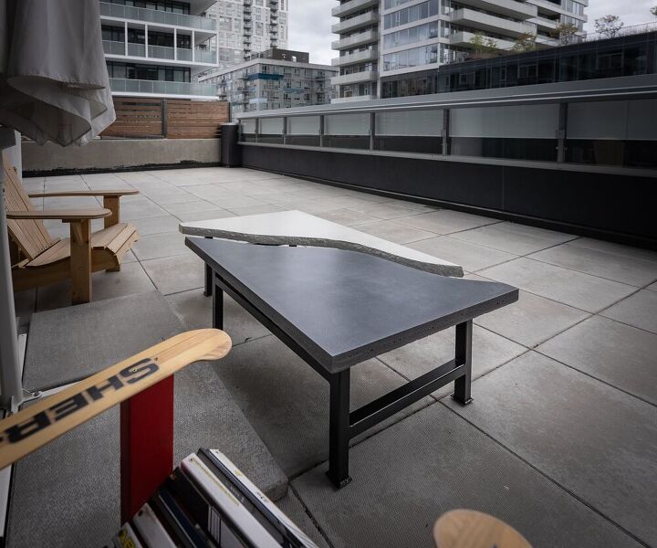 a mesa de concreto ao ar livre zero wood preto e branco