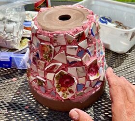 cmo crear una bonita maceta a partir de una vieja vajilla rota, A adir porcelana floral