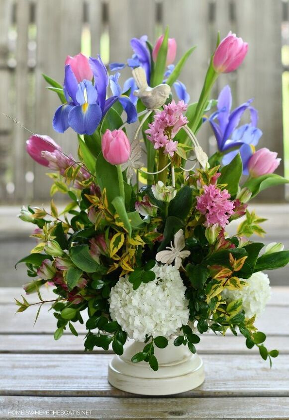 12 nuevas e impresionantes formas de lucir tus flores este ao, C mo hacer un arreglo floral con una jaula de p jaros decorativa