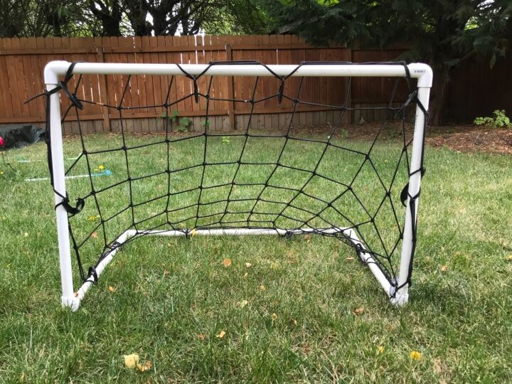 15 ideias para deixar seu ptio mais divertido a tempo de junho, Gol de futebol infantil feito de tubos de PVC
