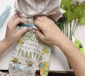 make your oven mitt into a beautiful floral bouquet, To begin you ll want stuff the tissue paper into the mitt