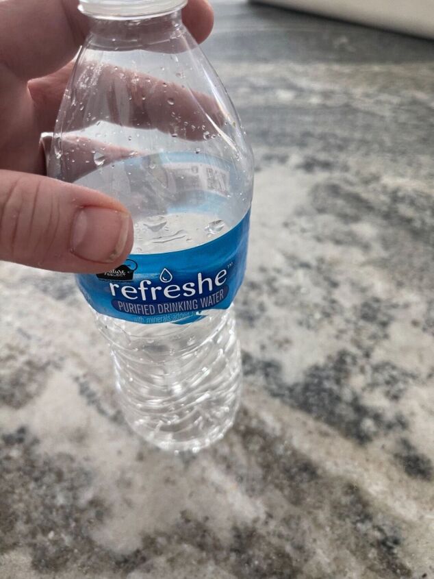 gnomo cachorro a partir de una botella de agua