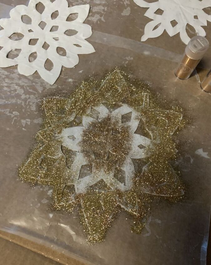 how to make glittered paper snowflakes