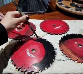 We've never seen anyone decorate with saw blades before, but this bedroom accent? Incredible!