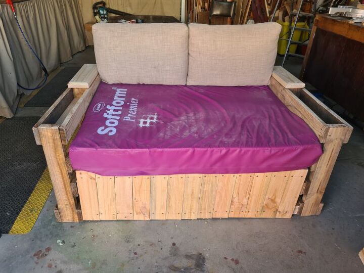 como fazer um sof cama de paletes