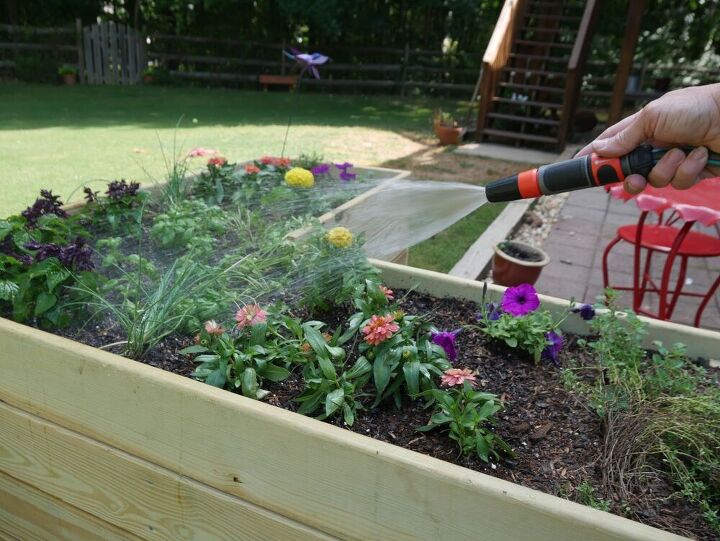 como construir uma cama profunda para flores e ervas