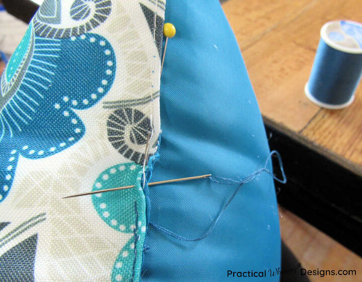 como fazer uma almofada com um jogo de mesa, Travesseiro de mesa costurado com agulha e linha