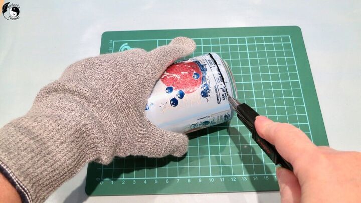 recicla las latas para convertirlas en mosaicos