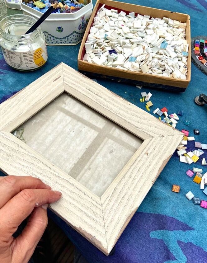 how to transform a plain photo frame with mosaic, Deciding on design