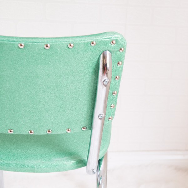restaure cadeiras cromadas e de vinil com um novo tecido