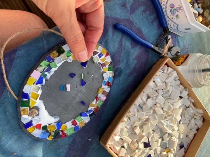 how to make a pretty mini stain glass yard art slate, Building up pattern