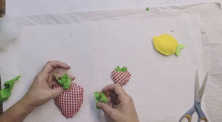 tienes que probar este fcil bricolaje y hacer tus propios mini cojines de frutas