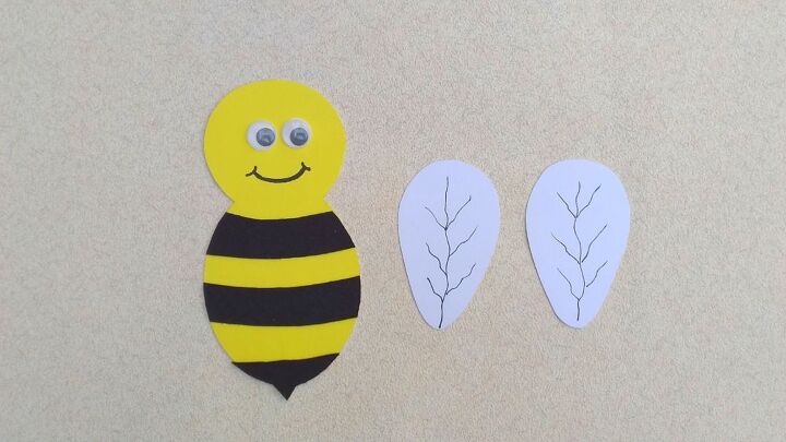 abelha voadora com asas em movimento artesanato de papel