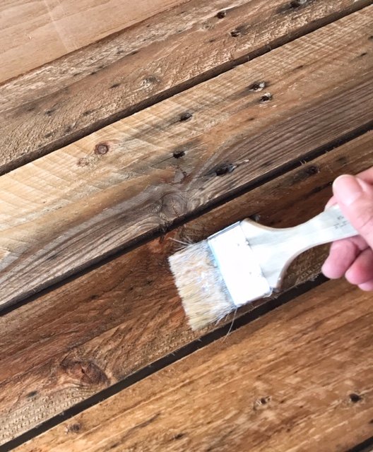 living wall out of pallet wood