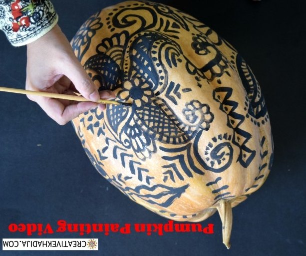 henna painting on pumpkin art idea for fall decor