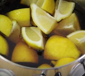 13 soluciones de limpieza de bricolaje que pueden acabar con cualquier desorden, Salve las sartenes ennegrecidas con limones