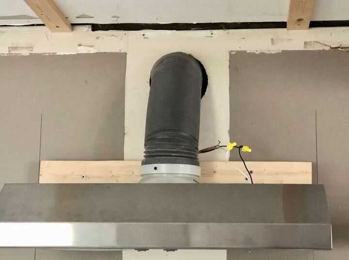campana de ventilacin de madera diy con un toque moderno, La campana instalada