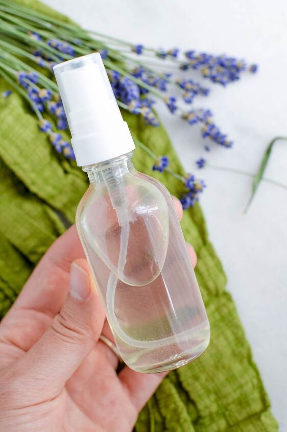 10 trucos para repeler mosquitos que no podemos esperar a probar esta semana, Haz un espray antibichos perfumado