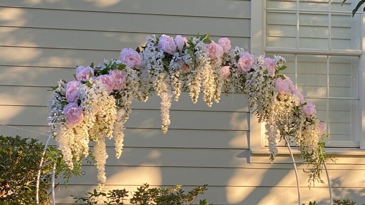 11 maneras de hacer que tu patio sea ms bonito y divertido este verano, Arco de boda en el patio trasero