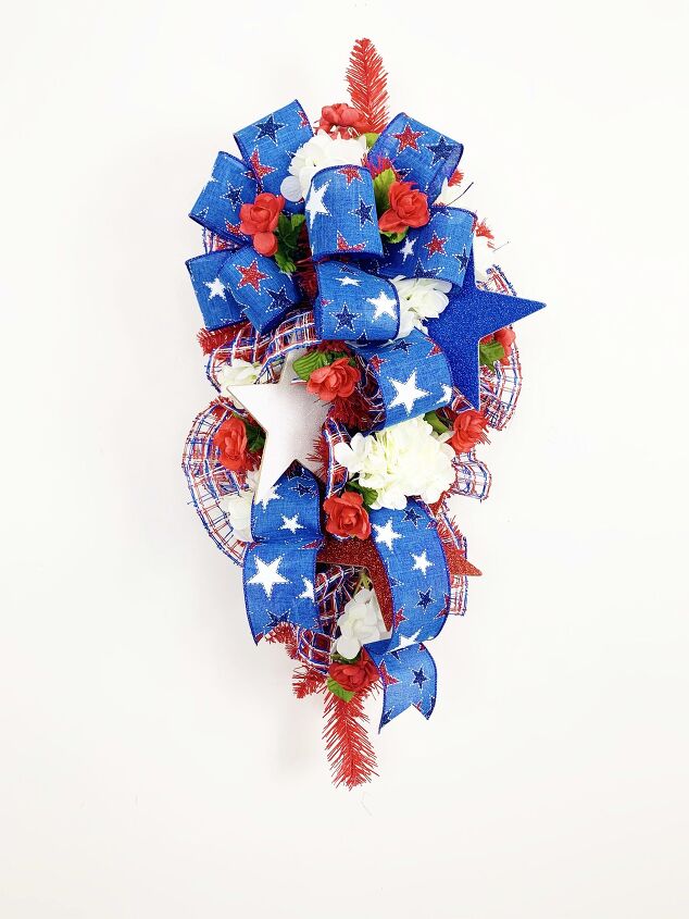 s 16 amazing july 4th decorating ideas to try this year, Memorial Day Teardrop Swag
