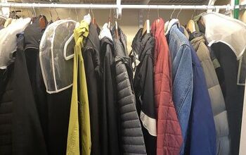 Cómo organizar fácilmente los abrigos de la familia en un armario de abrigos