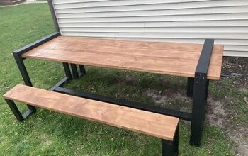 Mesa de comedor al aire libre con madera de entramado