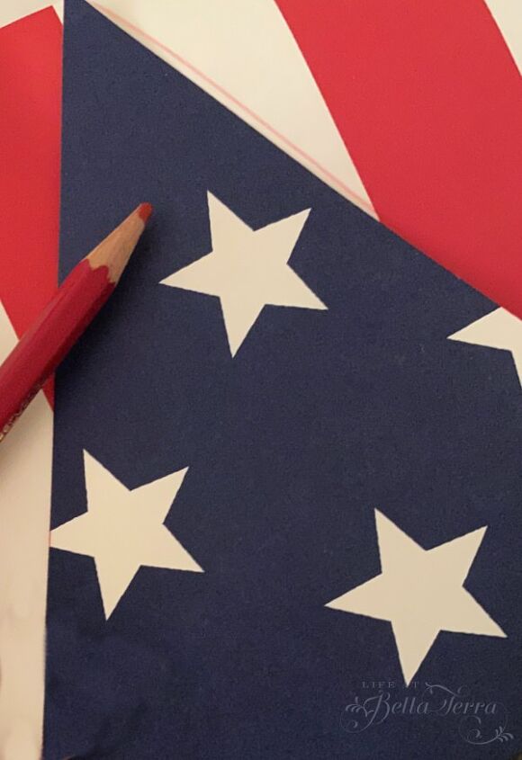 diy patriotic garland, Trace the triangle to the red white paper