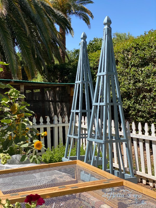 how to build a garden obelisk, Twin obelisks