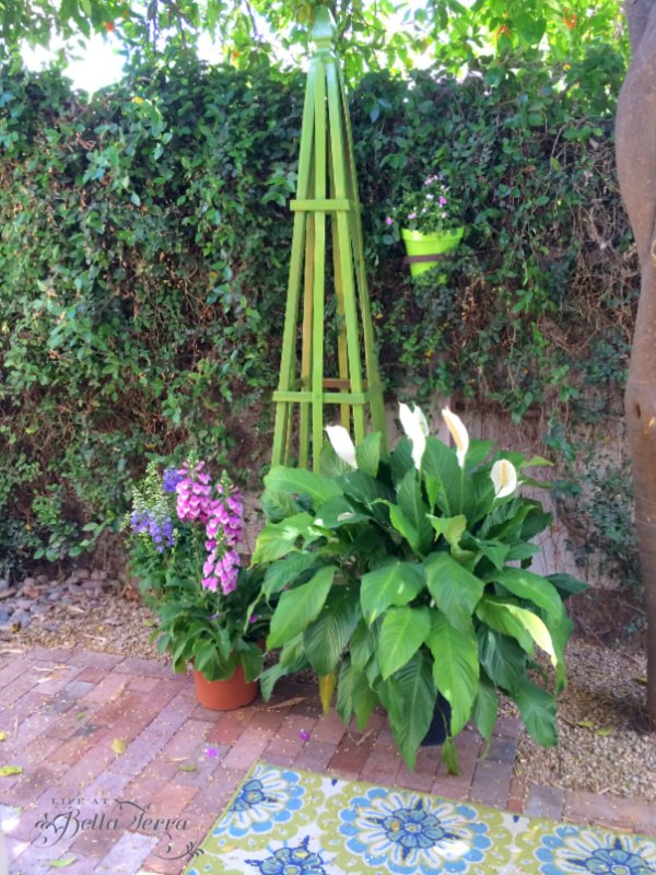 how to build a garden obelisk, Green smaller obelisk