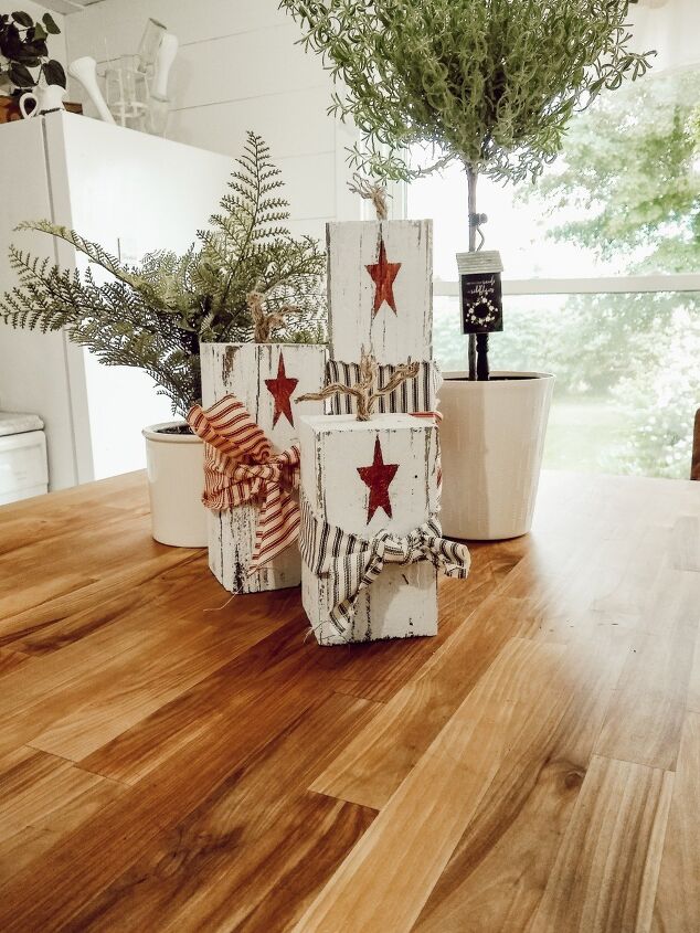 s 13 new patriotic decor ideas to add to your home this week, These farmhouse style firecrackers