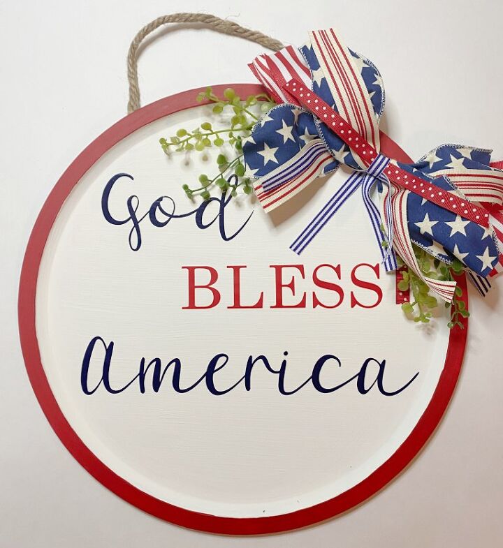 s 13 new patriotic decor ideas to add to your home this week, This cute pizza pan door hanger