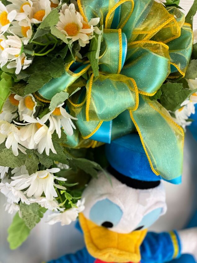 haz una corona de flores de disney con el pato donald
