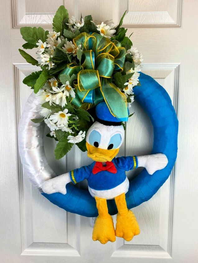 haz una corona de flores de disney con el pato donald