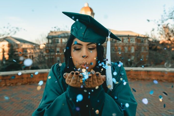 how to throw a minimal graduation party on a budget