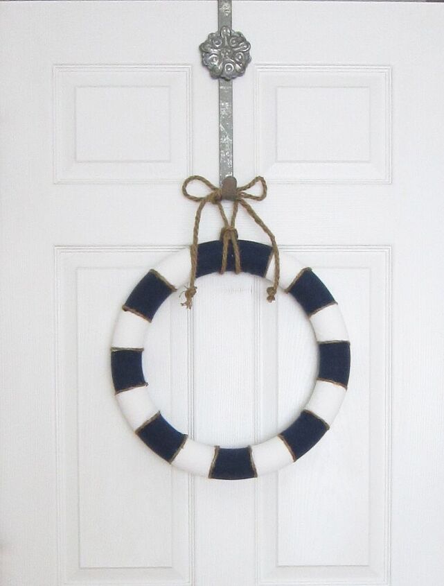s 17 seriously cute summer wreaths we re excited to try, Her classic nautical wreath