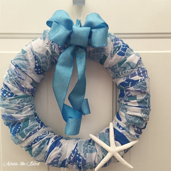 s 17 seriously cute summer wreaths we re excited to try, Her coastal scarf wreath