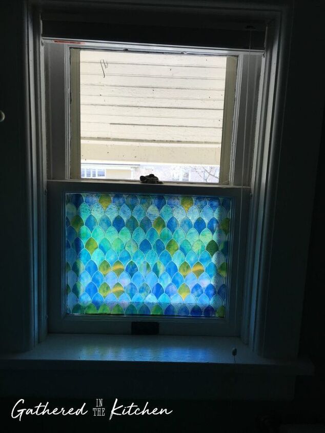 14 ways to upgrade your old windows without replacing them, Apply vinyl film to the glass