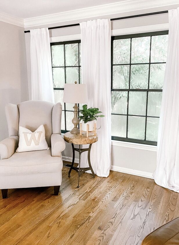 14 ways to upgrade your old windows without replacing them, Spray paint the frames black