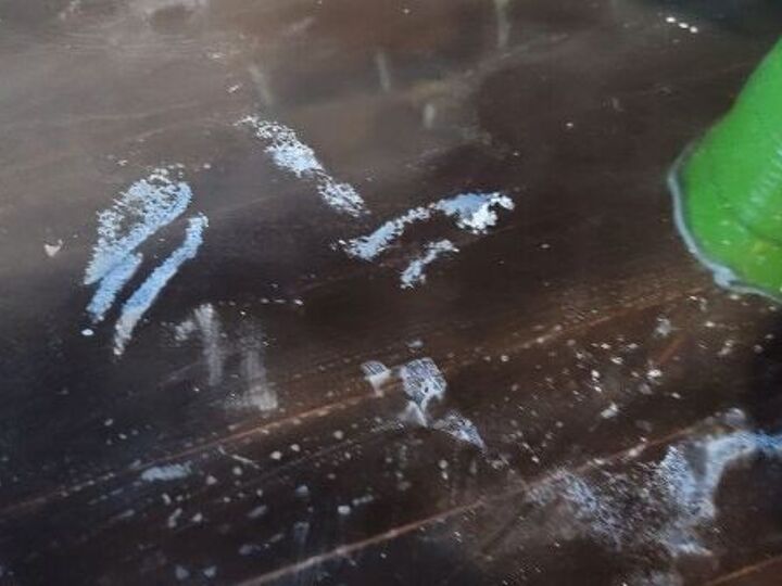 q there s a white residue pattern on top of my epoxy bar